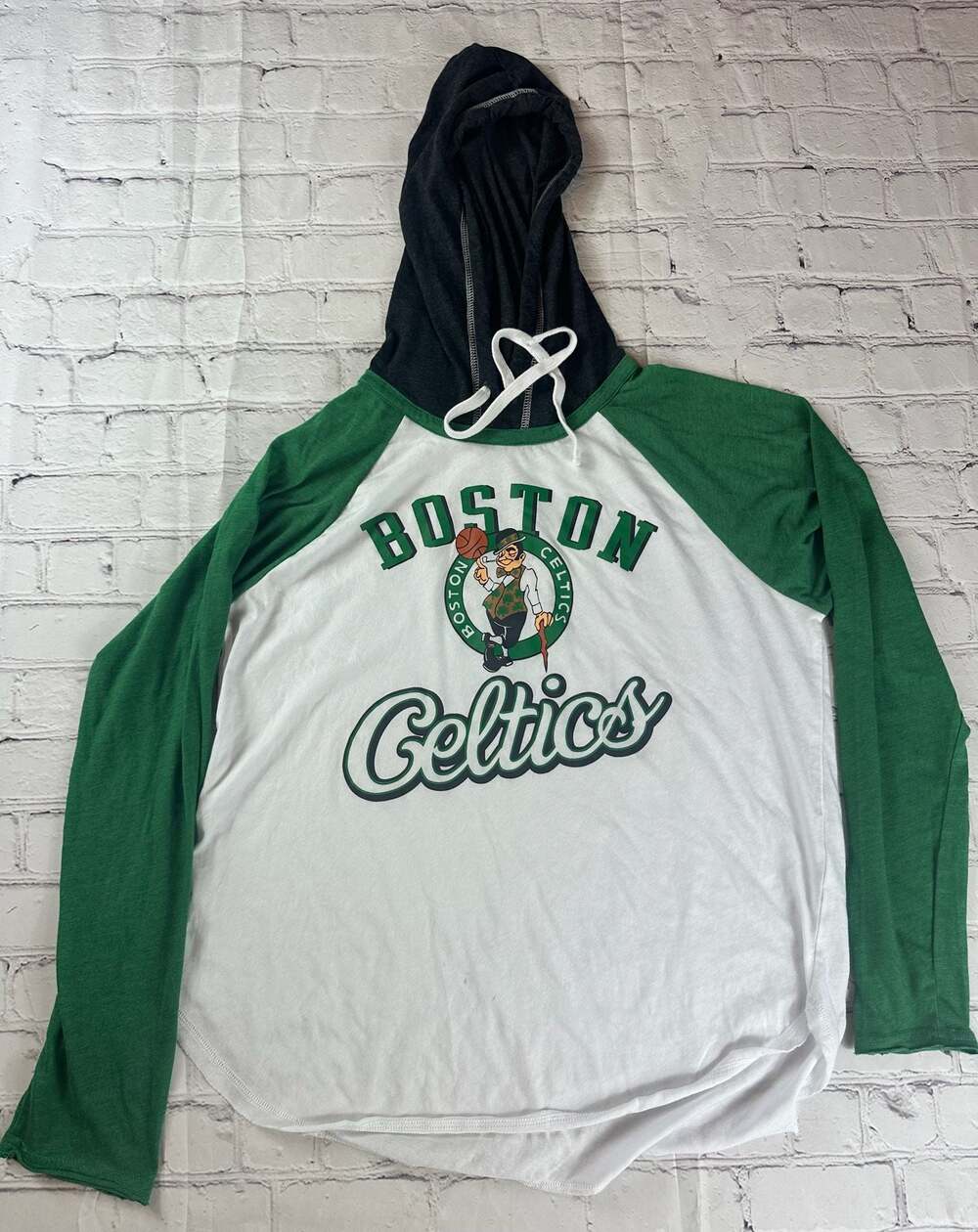 G-III 4Her by Carl Banks Boston Celtics Lightweight Long Sleeve Raglan Hoodie